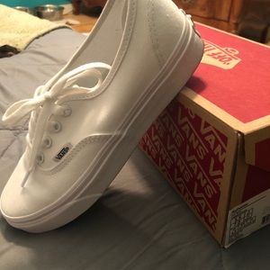 🚨Flash Sale🚨NIB White Vans